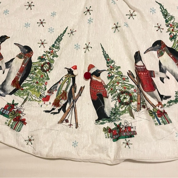 Queenwest Festive Penguin Christmas Tree Skirt - Picture 9 of 16